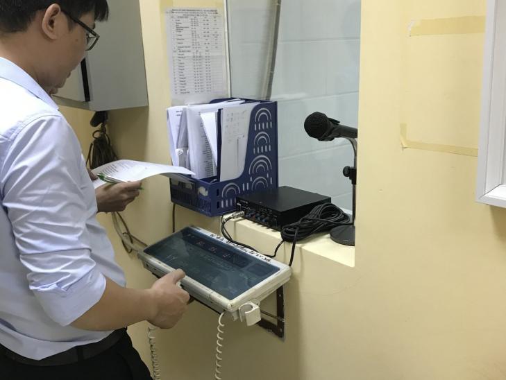 Đo suất liều tại cửa sổ quan sát phòng điều khiển X-quang